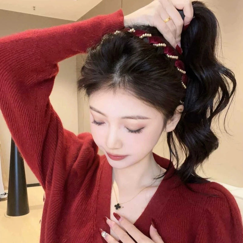 Vintage High Pearl Hairband - Angle 3